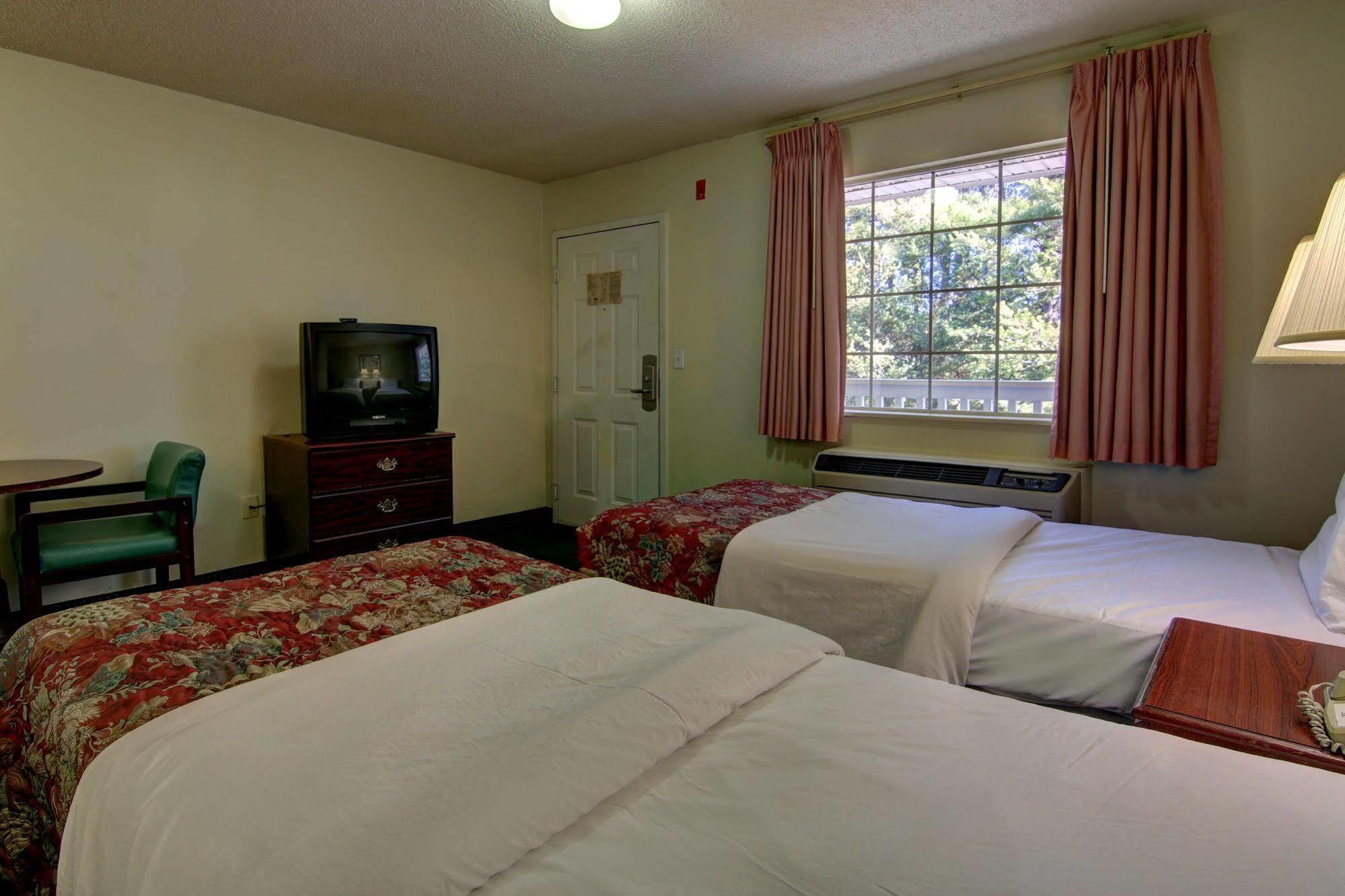 Intown Suites Extended Stay Raleigh Nc- Capital Blvd Exteriér fotografie