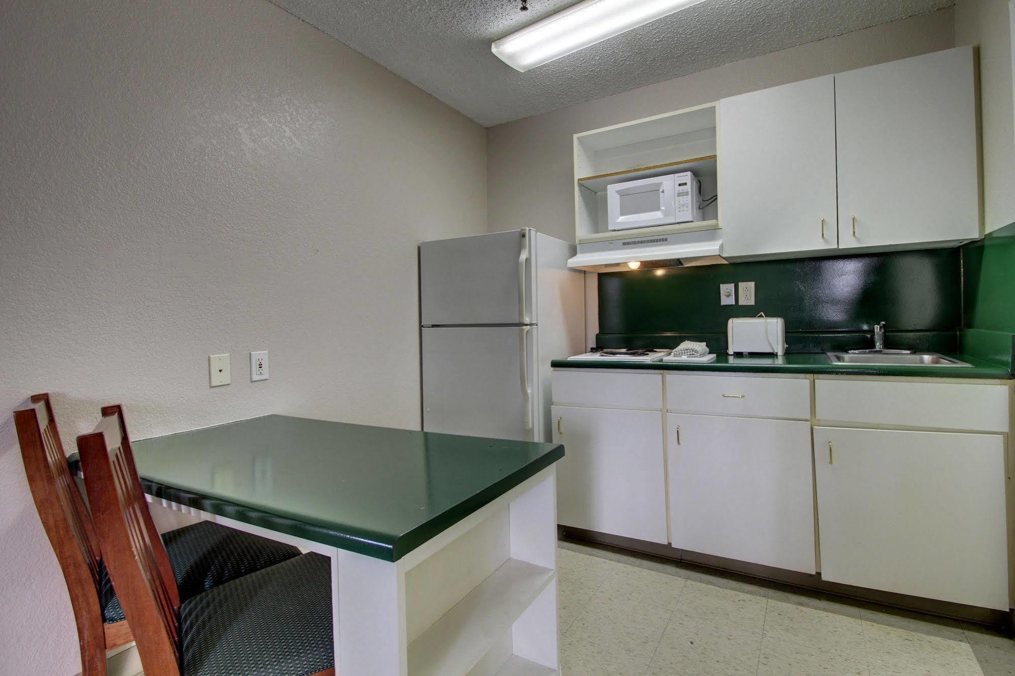 Intown Suites Extended Stay Raleigh Nc- Capital Blvd Exteriér fotografie