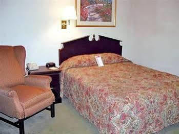 Intown Suites Extended Stay Raleigh Nc- Capital Blvd Exteriér fotografie